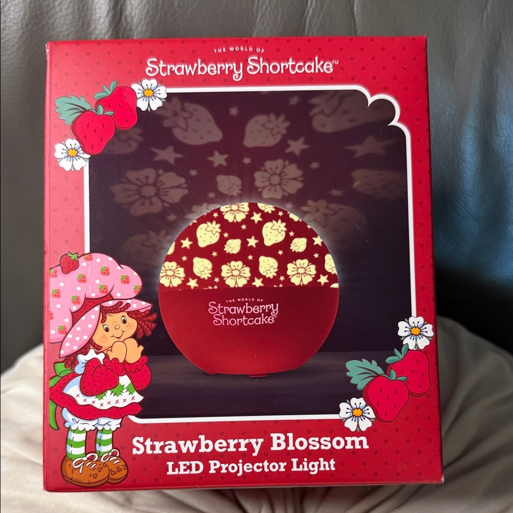 Strawberry Shortcake Strawberry Blossom LED Projector Light - Red